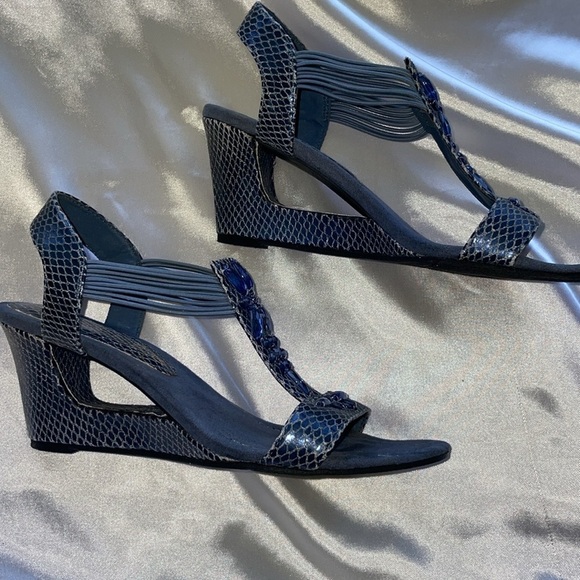 NEW YORK TRANSIT Embellished Cutout Wedges Snakeskin Print Stretch Ankle 8.5 New - Picture 9 of 14